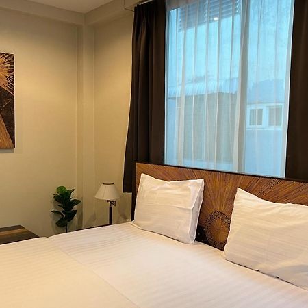 Baan Glang Soi Restaurant & Guesthouse Bangkok Exterior photo