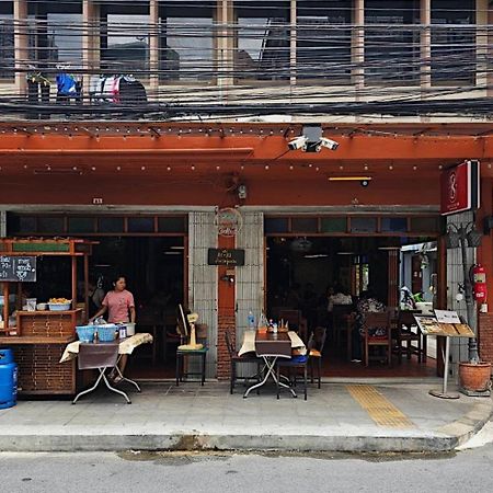 Baan Glang Soi Restaurant & Guesthouse Bangkok Exterior photo