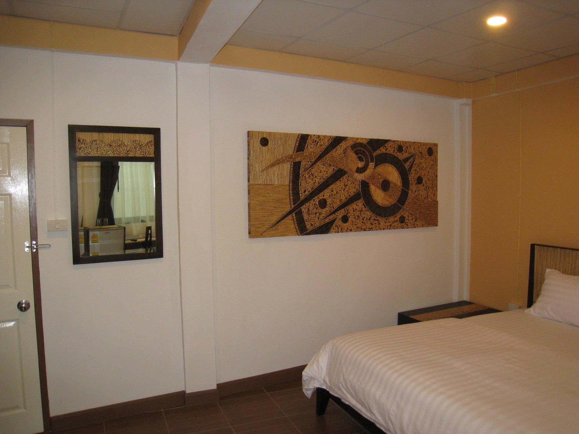 Baan Glang Soi Restaurant & Guesthouse Bangkok Exterior photo