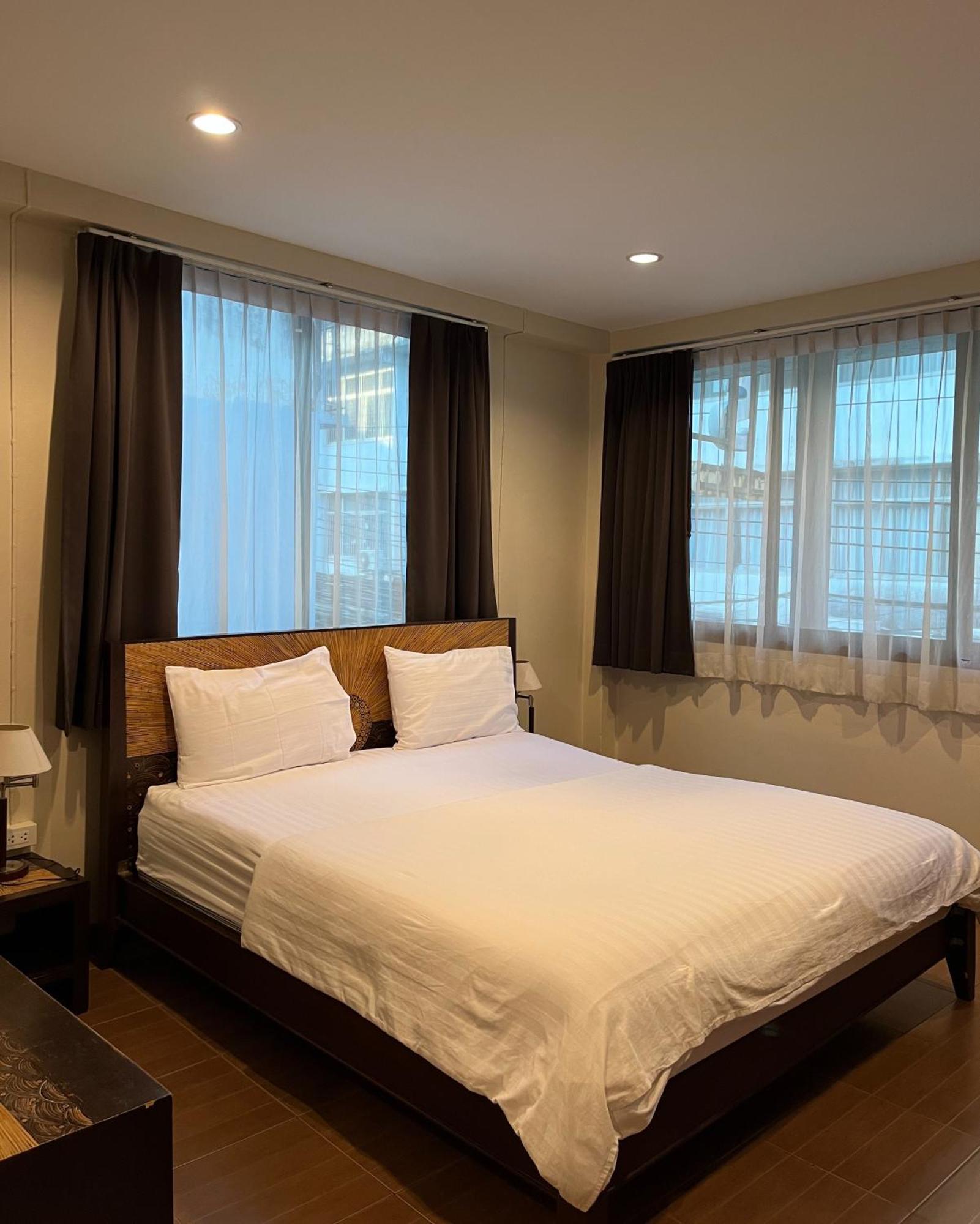 Baan Glang Soi Restaurant & Guesthouse Bangkok Exterior photo