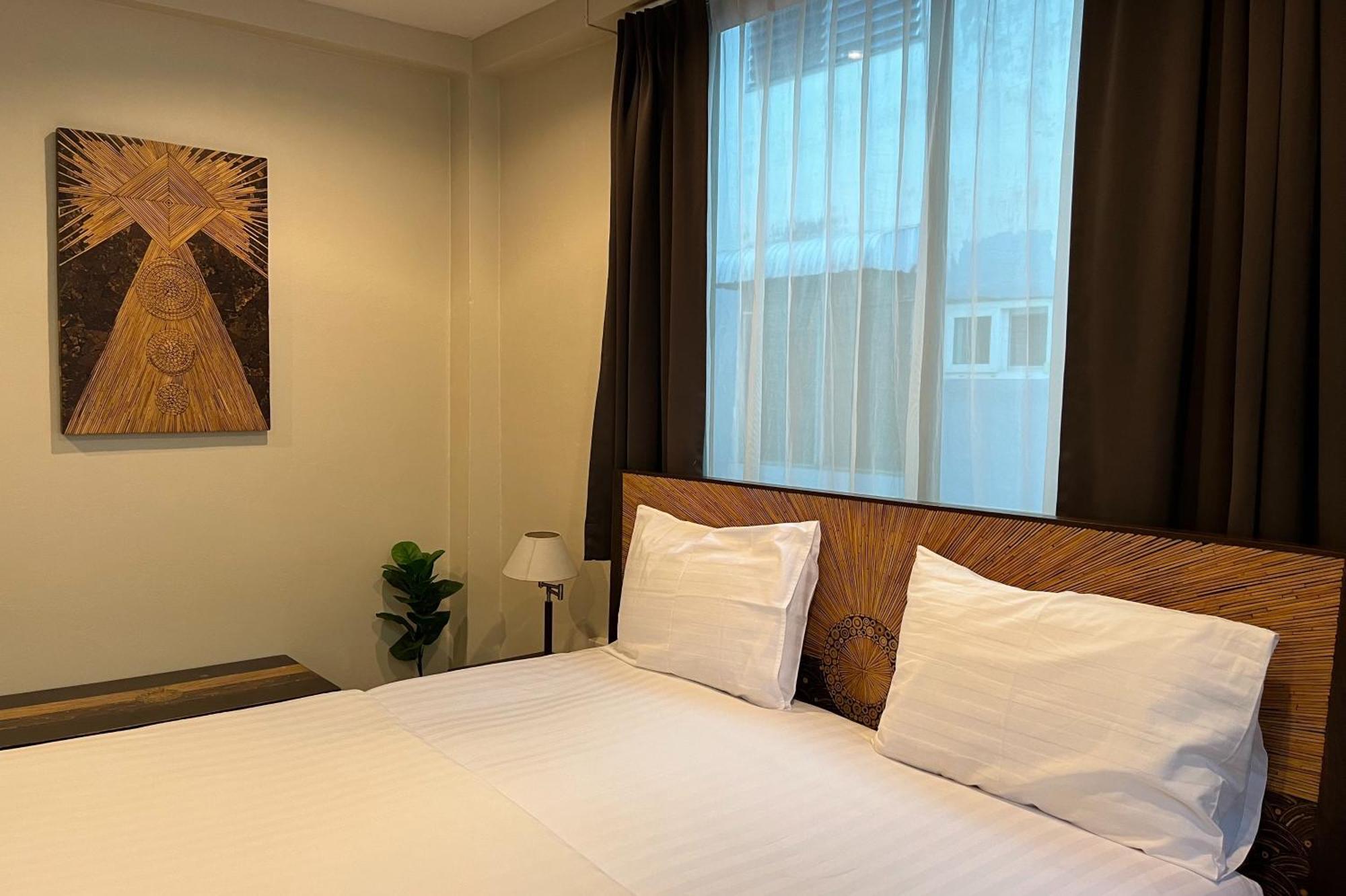 Baan Glang Soi Restaurant & Guesthouse Bangkok Exterior photo