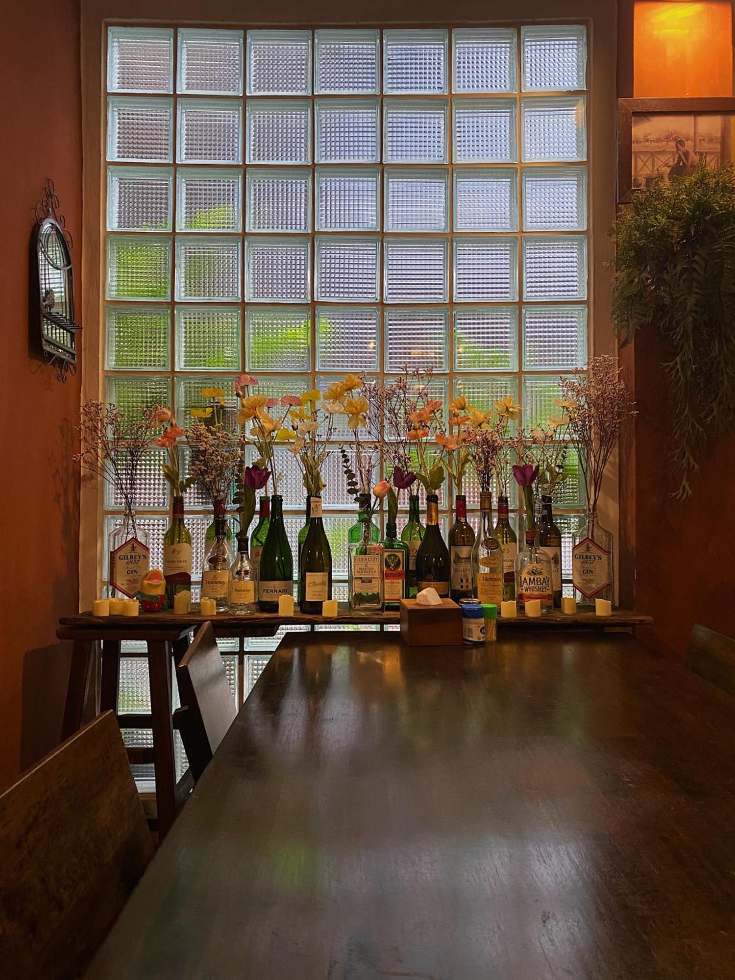 Baan Glang Soi Restaurant & Guesthouse Bangkok Exterior photo