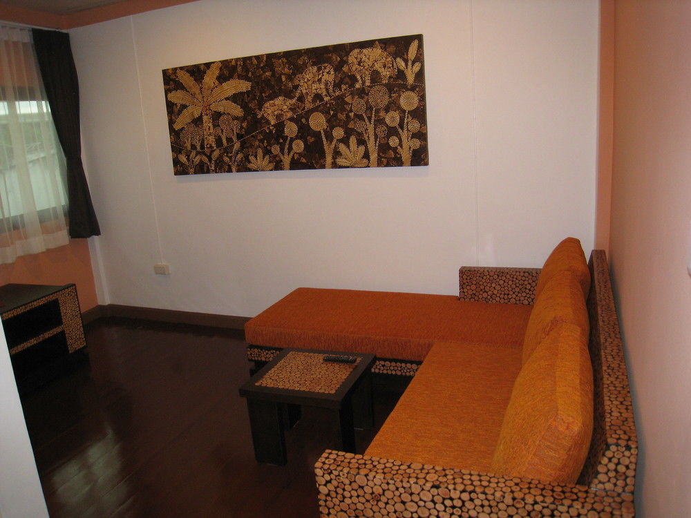 Baan Glang Soi Restaurant & Guesthouse Bangkok Exterior photo