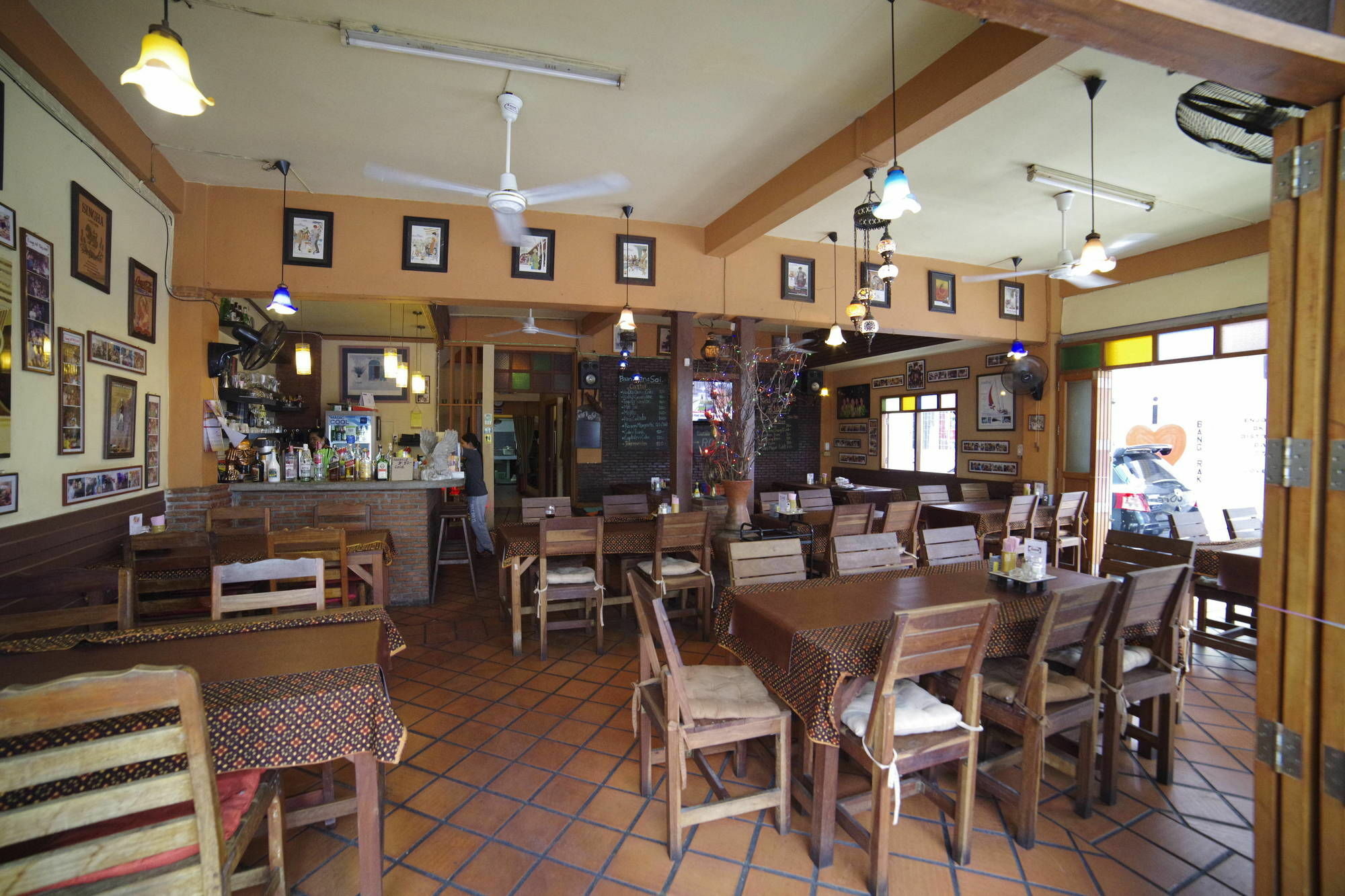 Baan Glang Soi Restaurant & Guesthouse Bangkok Exterior photo