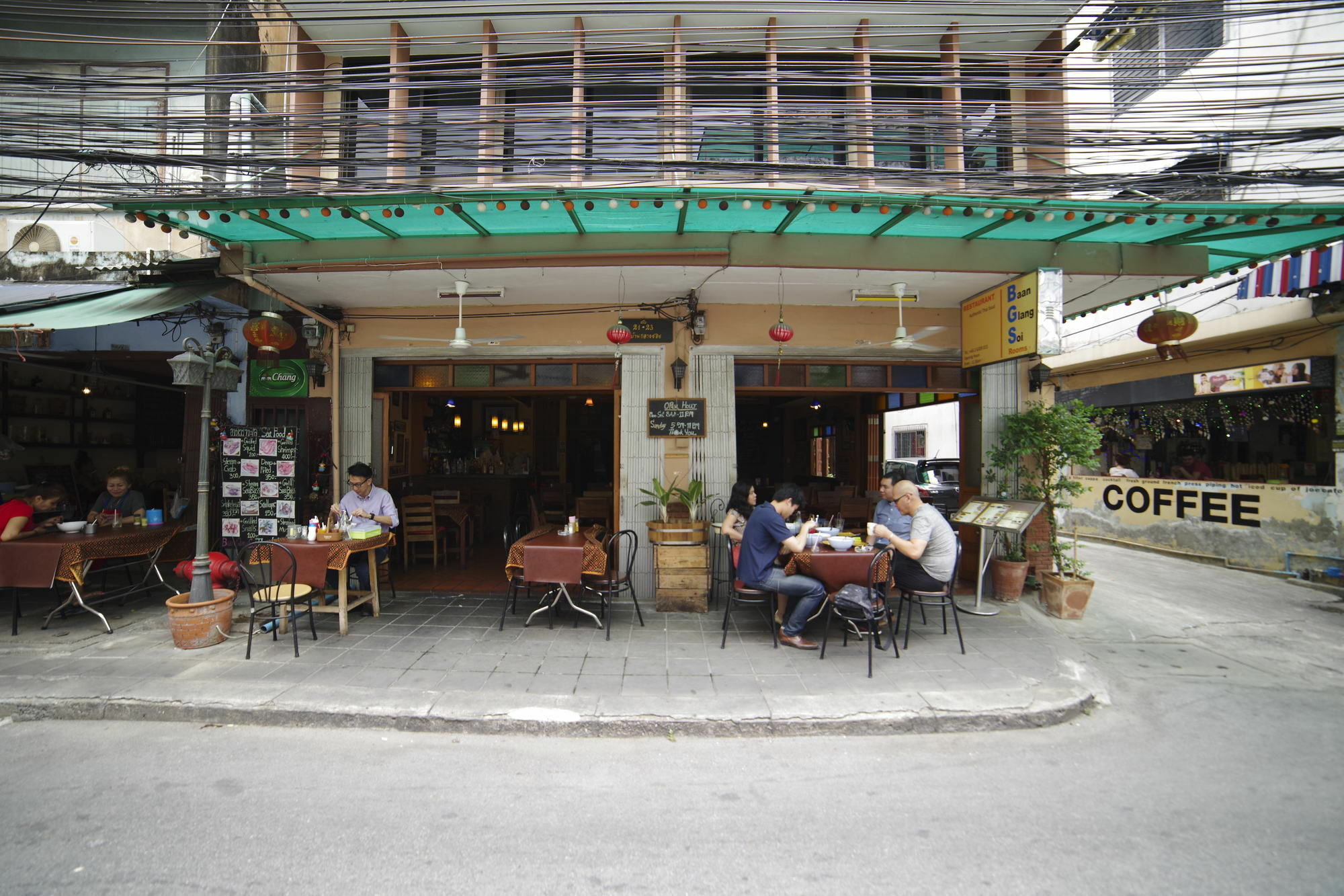 Baan Glang Soi Restaurant & Guesthouse Bangkok Exterior photo
