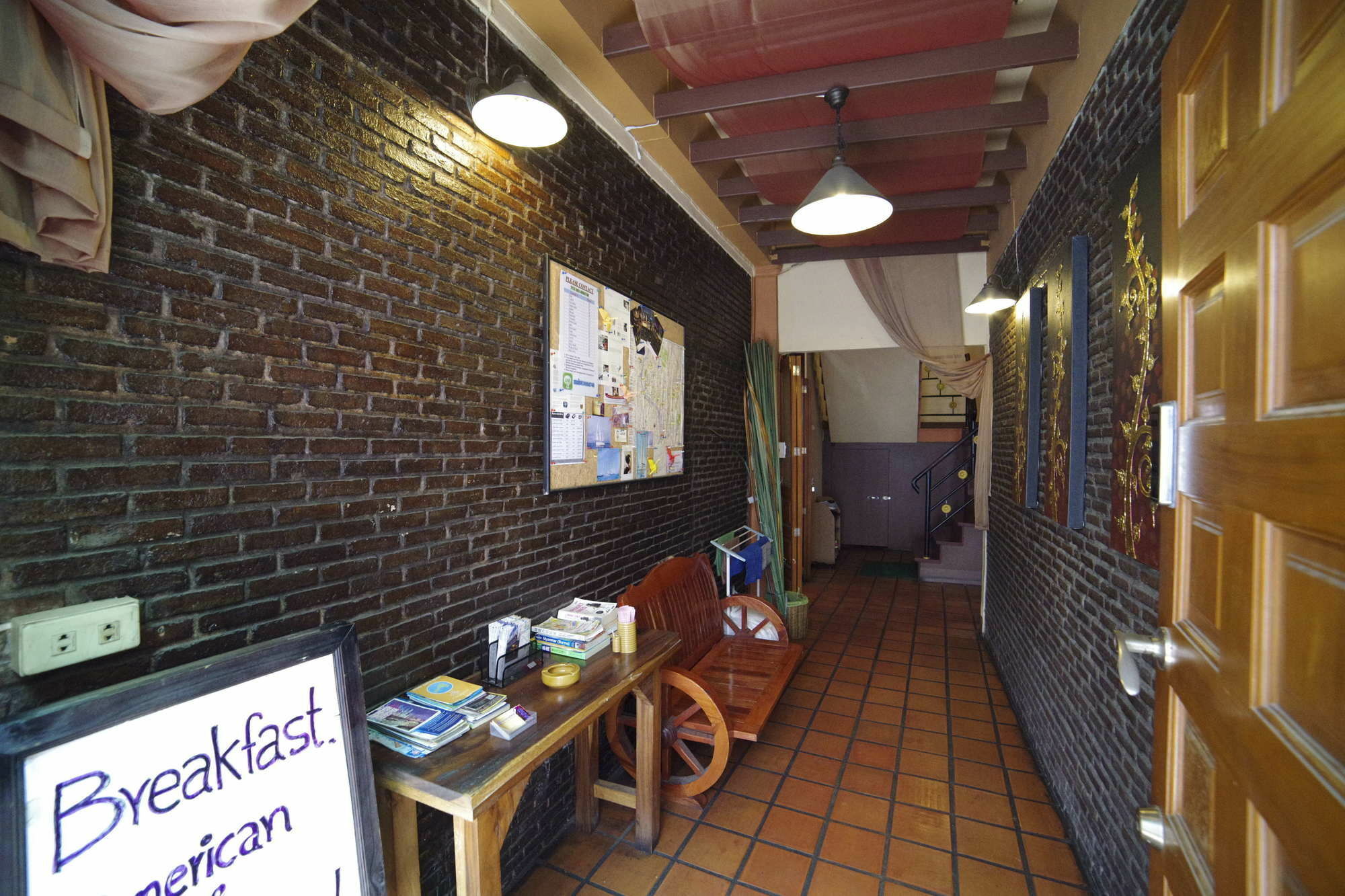 Baan Glang Soi Restaurant & Guesthouse Bangkok Exterior photo